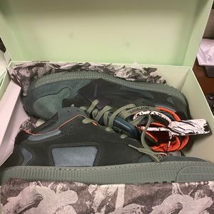 Off White c/o Virgil Abloh